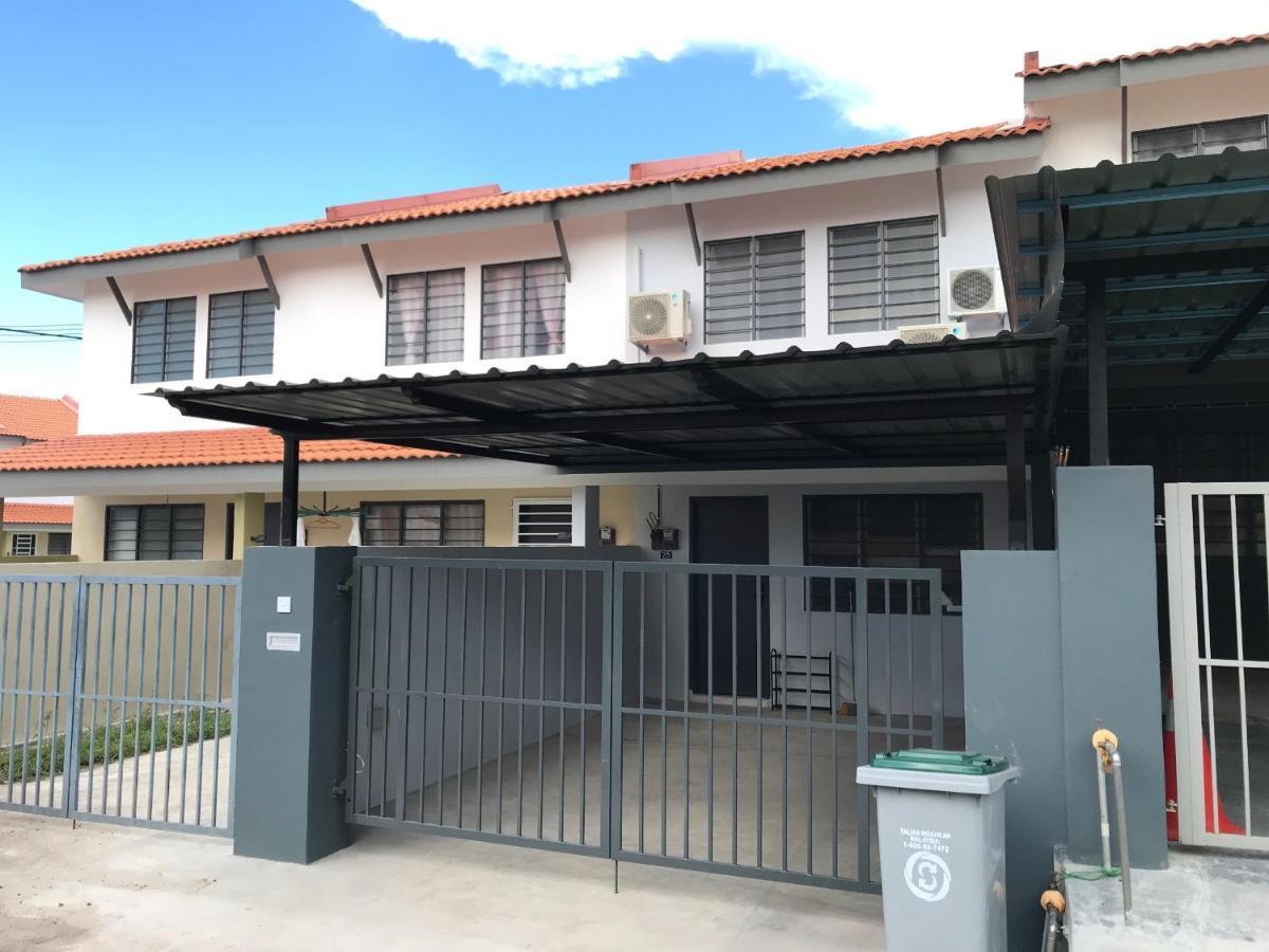 Oyo 90493 Jl Homestay Segamat Buitenkant foto