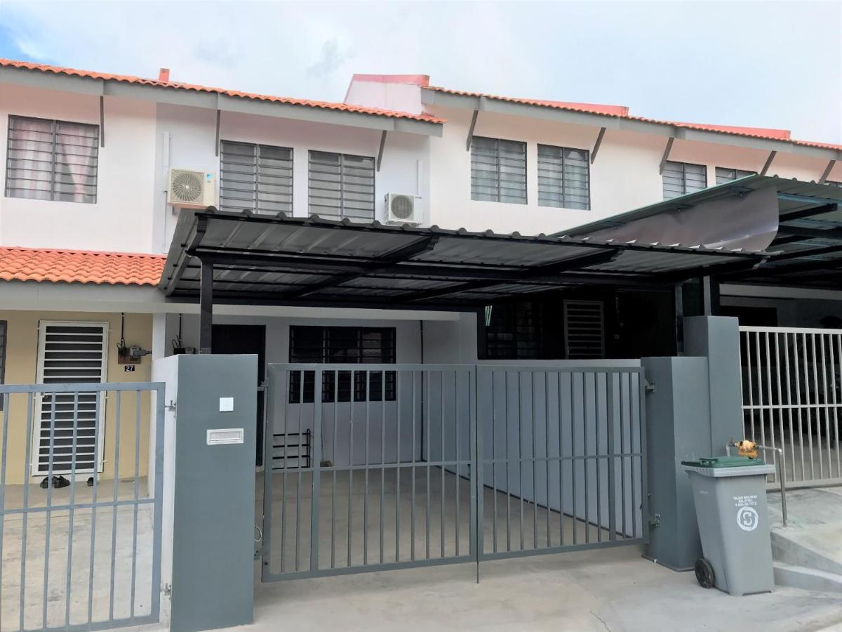 Oyo 90493 Jl Homestay Segamat Buitenkant foto